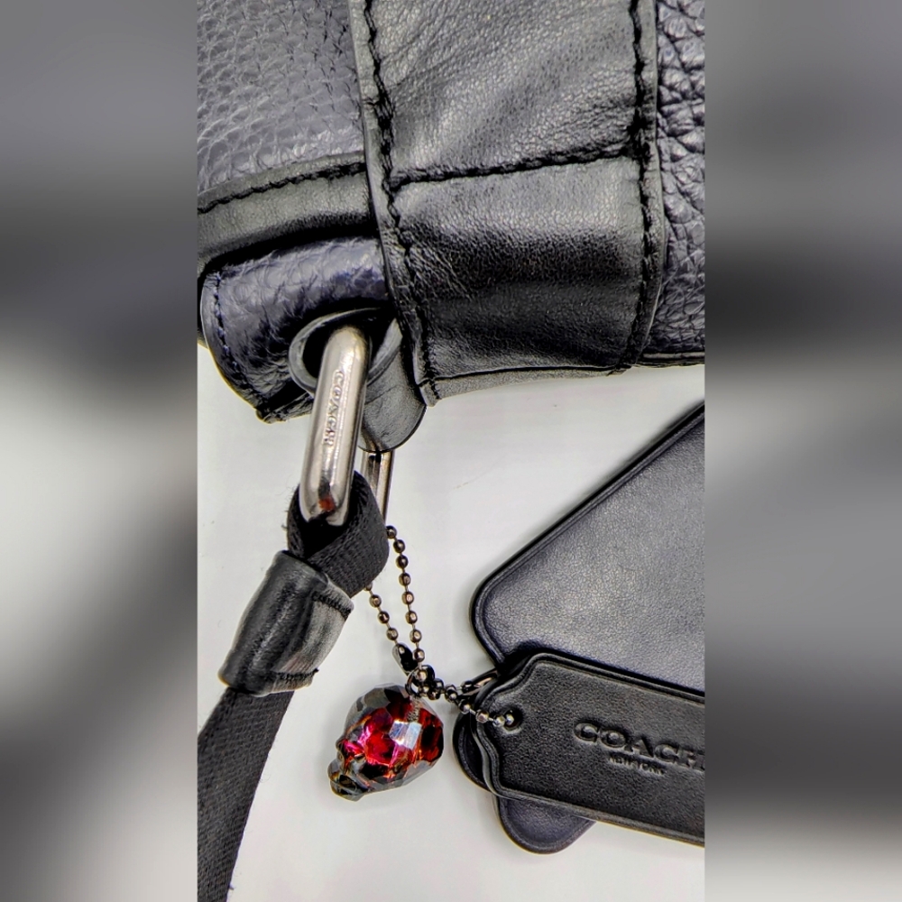 Coach Bond small Messenger Bag. Pebble Leather Navy/black. Upcrafted w skulls. - Picture 14 of 15